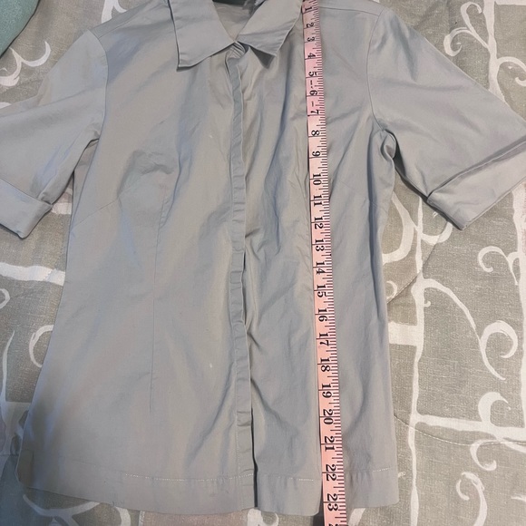 Light grey short sleeve button up shirt from Banana Republic. - Picture 4 of 5